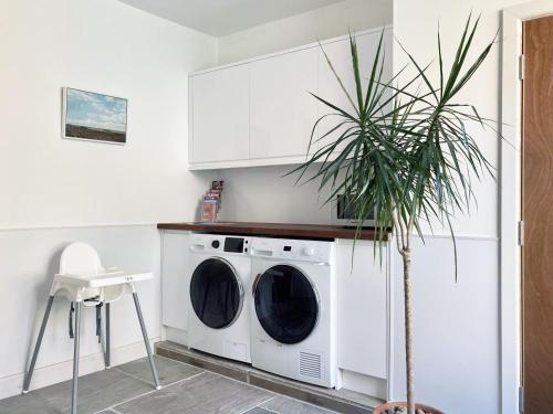 Kuchyň nebo kuchyňský kout v ubytování The Old Riverside School House Apt 5