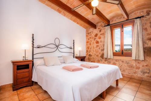 Ένα ή περισσότερα κρεβάτια σε δωμάτιο στο Agroturismo Son Llado