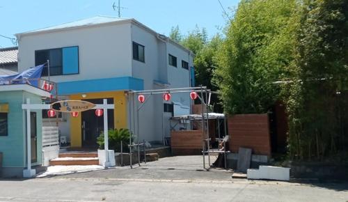 eine Straße mit einem Gebäude und einem Gebäude in der Unterkunft Nedokoro Minamihama Kujukuri - Vacation STAY 98351v in Kujukuri