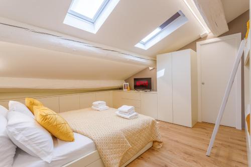 Postel nebo postele na pokoji v ubytování Corso Adriano 13 - Via Emilia