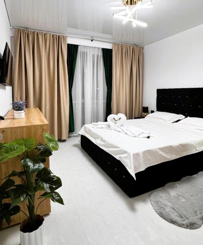 Ένα ή περισσότερα κρεβάτια σε δωμάτιο στο Ultracentral Piata Victoriei 50- City Center View