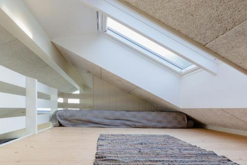 Ένα ή περισσότερα κρεβάτια σε δωμάτιο στο Fresh Air On Open Terrace With View