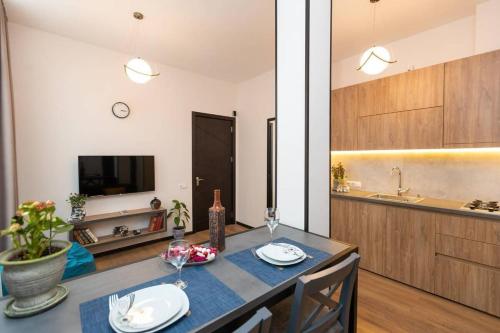 Chic 1BR Near Fabrika for 3 - By Wehost
