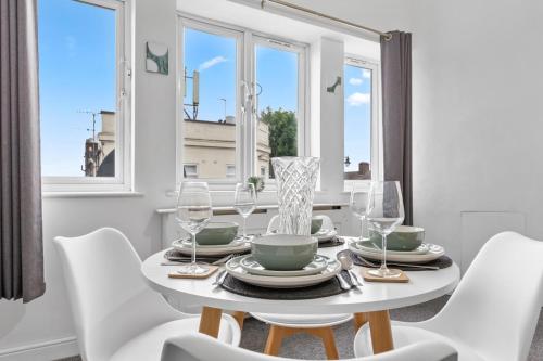 Fotografie z fotogalerie ubytování Stylish 2-Bed Retreat Near Twickenham Stadium v destinaci Twickenham