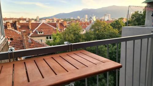 Central 1-Bedroom Apartment with Balcony & View