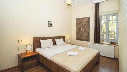 1BR Apt in Old Tbilisi Near Liberty Square - By Wehost