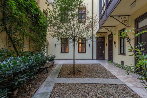 Upscale apartments in prime location near all sights