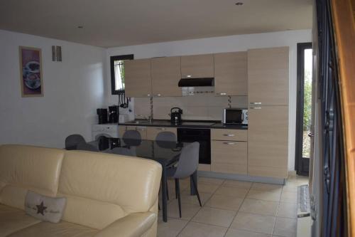 Kuchyň nebo kuchyňský kout v ubytování Lorely Homes - Disneyland 14 min - Free Parking