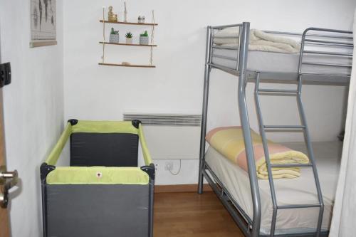 Postel nebo postele na pokoji v ubytování Lorely Homes - Disneyland 14 min - Free Parking