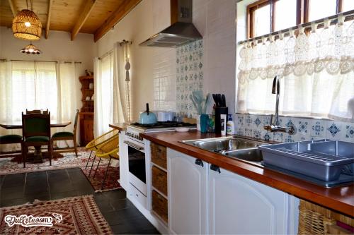 Kuchyň nebo kuchyňský kout v ubytování Amber & Birch