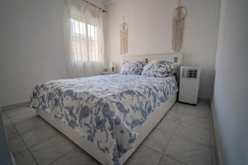 Spacious 3-Bed Apartment with Stunning Lake Views