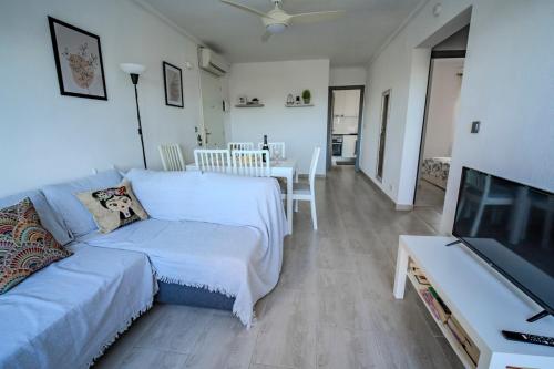 Spacious 3-Bed Apartment with Stunning Lake Views