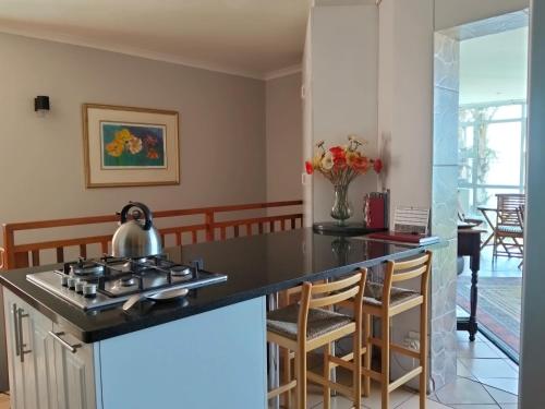 Køkken eller tekøkken på Blue Water Bay Holiday Apartment