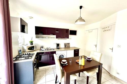 Kuchyň nebo kuchyňský kout v ubytování Le Fleur des Champs-St Valery & Le Crotoy à 10min