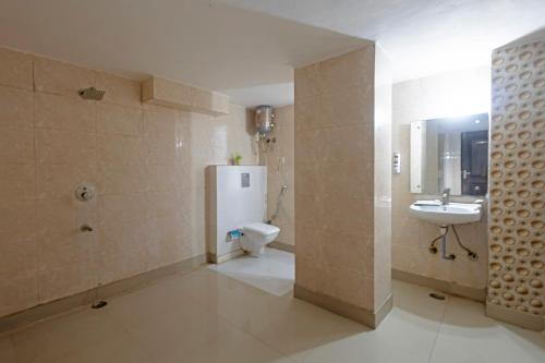 Koupelna v ubytování Hotel Prime Caves Near IGI Airport