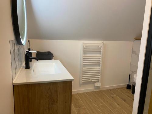 Kuchyň nebo kuchyňský kout v ubytování Le fournil