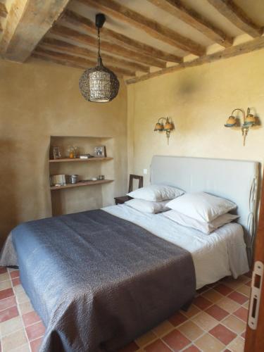 a bedroom with a large bed in a room at Gîte de charme Floréales Les Iris in Asnelles