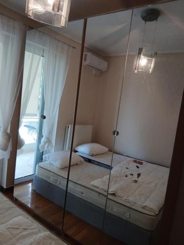 a mirror in a bedroom with a bed and a window at Stylish Luxury 3 Bd Penthouse in Drosia Center in Drosia