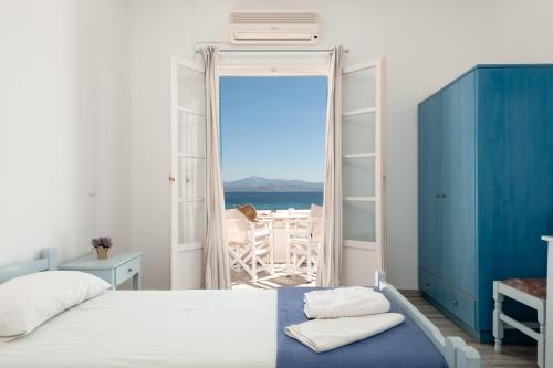 Postel nebo postele na pokoji v ubytování Afroditi Studios & Villas