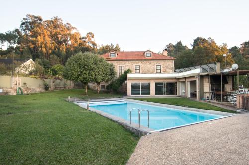 a house with a swimming pool in the yard at Quinta da Devesa in Valença