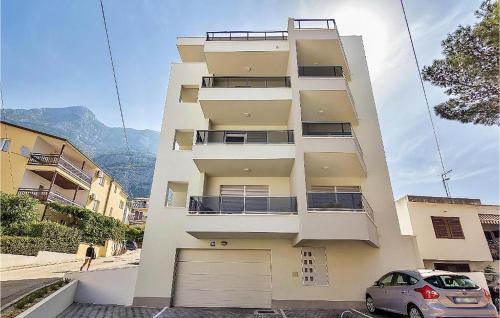 Nice Apartment In Makarska With Wifi