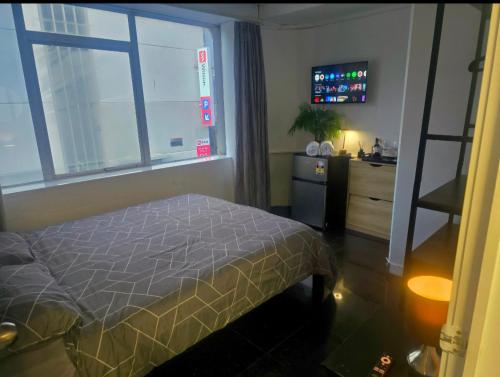 Ένα ή περισσότερα κρεβάτια σε δωμάτιο στο Unbeatable City Location All You Need