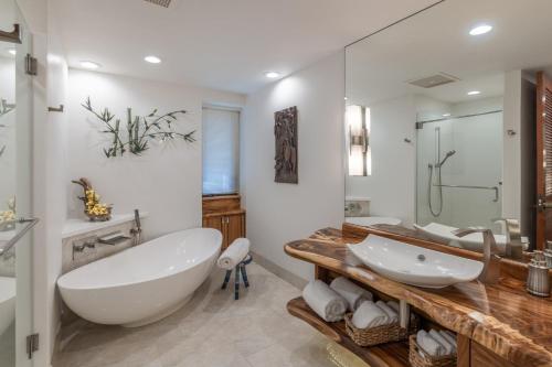 Ένα μπάνιο στο 1BR Mauna Lani Point lovely mountain views