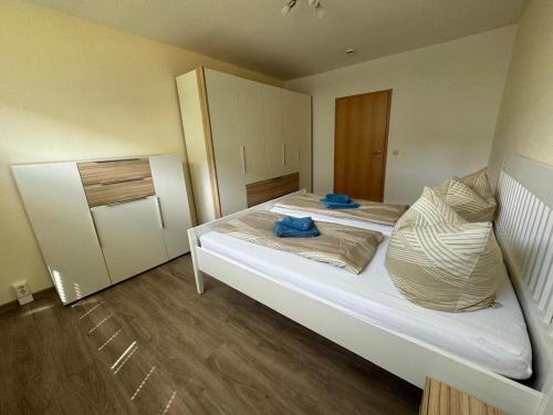 a bedroom with two beds with blue towels on them at Schöne Gästewohnung zum Erholen in Bad Sülze