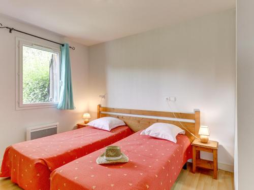 Ένα ή περισσότερα κρεβάτια σε δωμάτιο στο Vacancéole - Residence le Domaine du Bosquet