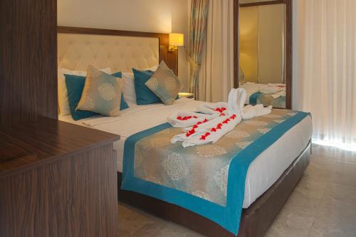 Ένα ή περισσότερα κρεβάτια σε δωμάτιο στο Cleopatra Golden Beach Hotel