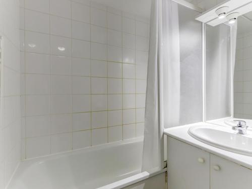 Ένα μπάνιο στο Vacancéole - Residence le Domaine du Bosquet