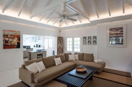 Posezení v ubytování Luxury Vitet Villa Overlooking Grand Fond