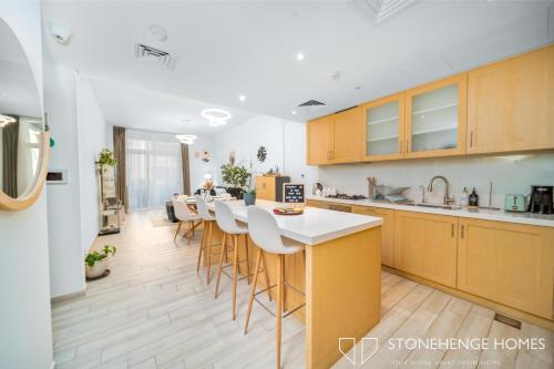 Cozy 1BR in Belgravia , JVC, Pool View, 20 Min from Downtown Dubai