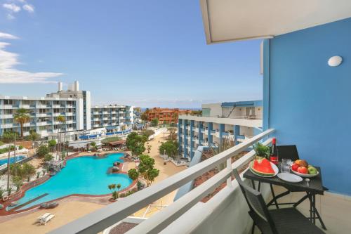 Top Floor Studio, Pools, Fast Internet, Parking