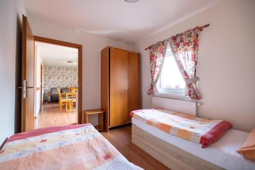 Postel nebo postele na pokoji v ubytování Holiday Park Orava Bungalows