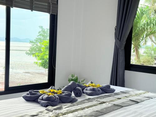 Ένα ή περισσότερα κρεβάτια σε δωμάτιο στο The Good View Koh Yao Noi