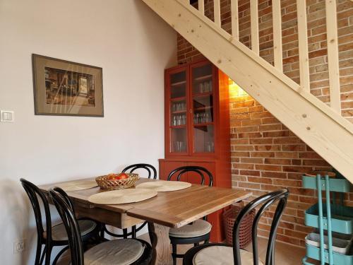 にあるDom na wzgórzu z balią niedaleko lasuのギャラリーの写真