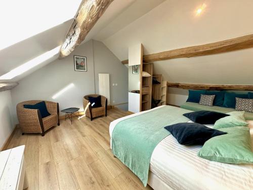 Ένα ή περισσότερα κρεβάτια σε δωμάτιο στο Clos de Fougères - La Grange 6-7 personnes