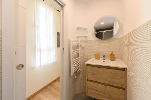 Apartamento con 2 dormitorios, 2 baños y sofá cama ideal para familias en Madrid Temporal CAR1012