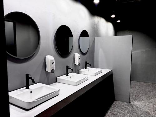 Koupelna v ubytování KAIA Camp by Kalimaya