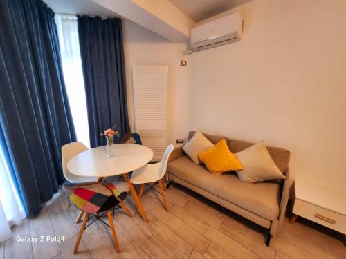 Ảnh trong thư viện ảnh của Alezzi Studio Beach Pool & Spa Heated Swimming Pool ở Mamaia Nord – Năvodari