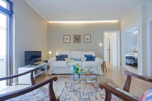 Central Funchal Apartment - GARDEN - Free Parking & AC