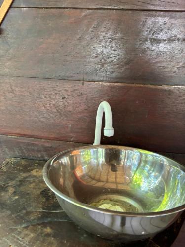 a metal bowl with a water faucet on a counter at Campo de Heliantos in Santarém