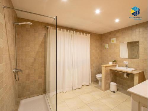 Koupelna v ubytování Finca rural S'Art 9