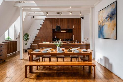 Prague Days - Family Two-Bedroom Apartment with, AC, and sound system in Vinohrady