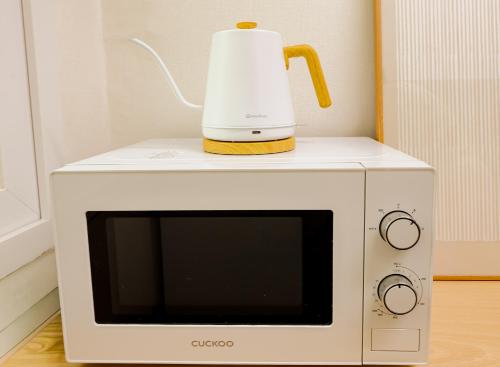 Kuchyň nebo kuchyňský kout v ubytování 혜화역, 종로, 명동5분,홍대,이태원20분