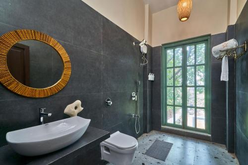 Phòng tắm tại SaffronStays Casa Portico