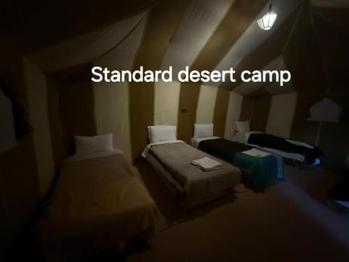 Ένα ή περισσότερα κρεβάτια σε δωμάτιο στο Standard Desert Camp