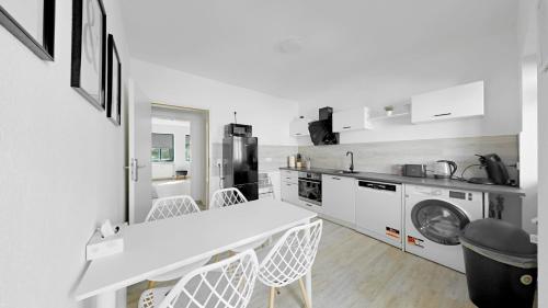 Η κουζίνα ή μικρή κουζίνα στο Yellow one