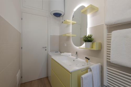 Pomponazzi 19 Two-room apartment in the Bocconi area